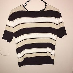 I’m selling this top from Laura Scott.